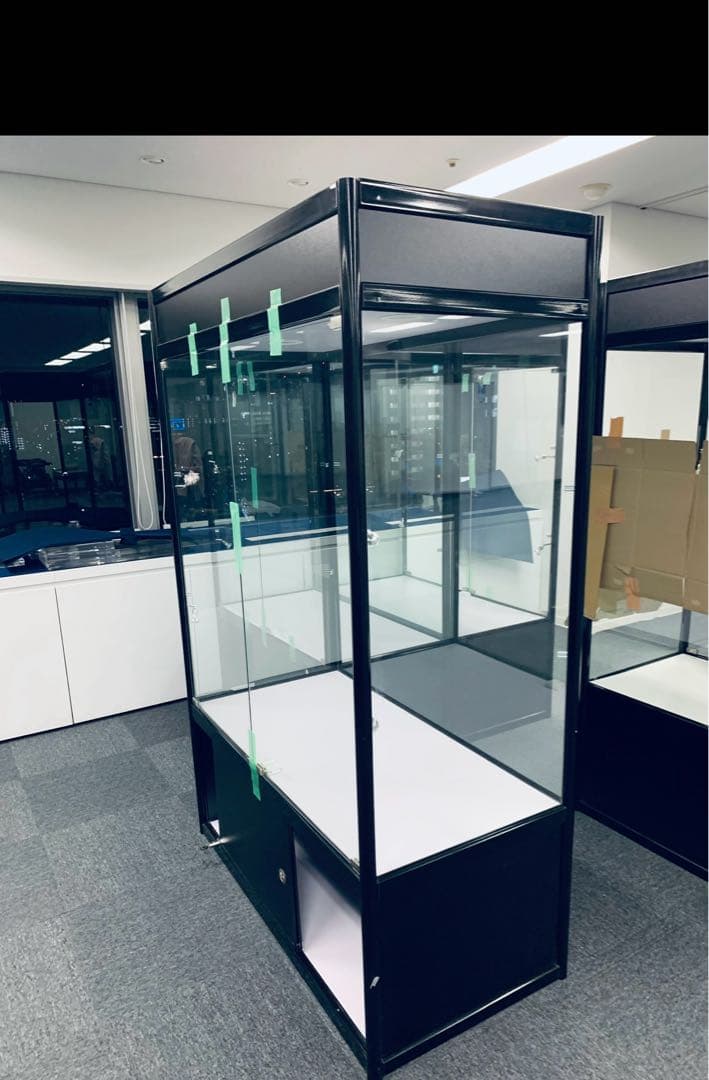 ①特注展示用高級LEDライト付き鍵付／2枚棚／強化ガラスショーケース