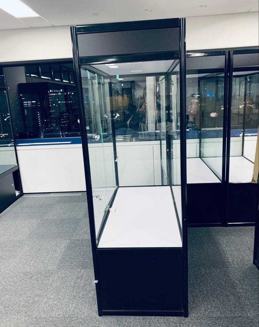 ①特注展示用高級LEDライト付き鍵付／2枚棚／強化ガラスショーケース
