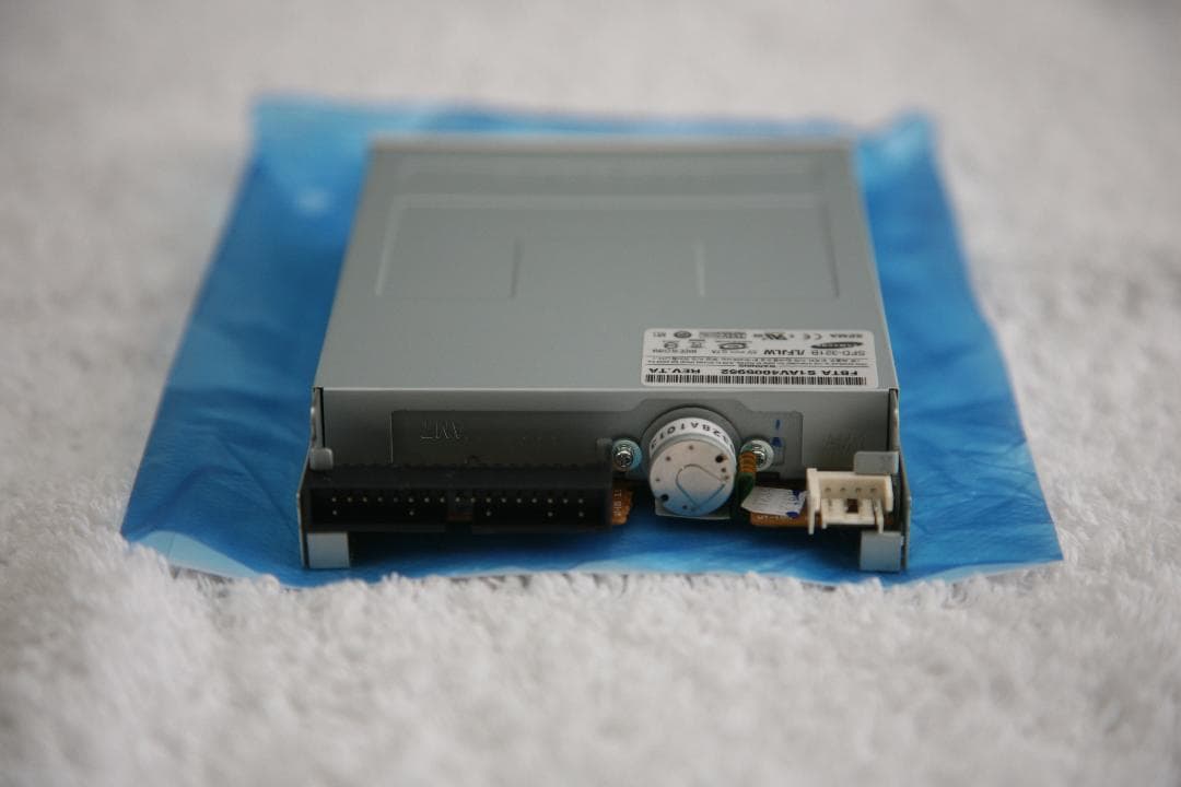 フロッピィディスクドライブ　新品　内臓型　SFD-321B/LFJLW ホワイト