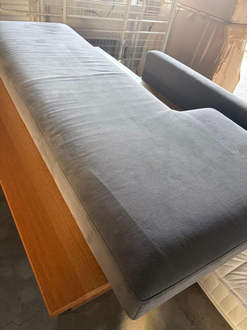 マスターウォールmasterwal グレー ファブリックソファ 2023年製