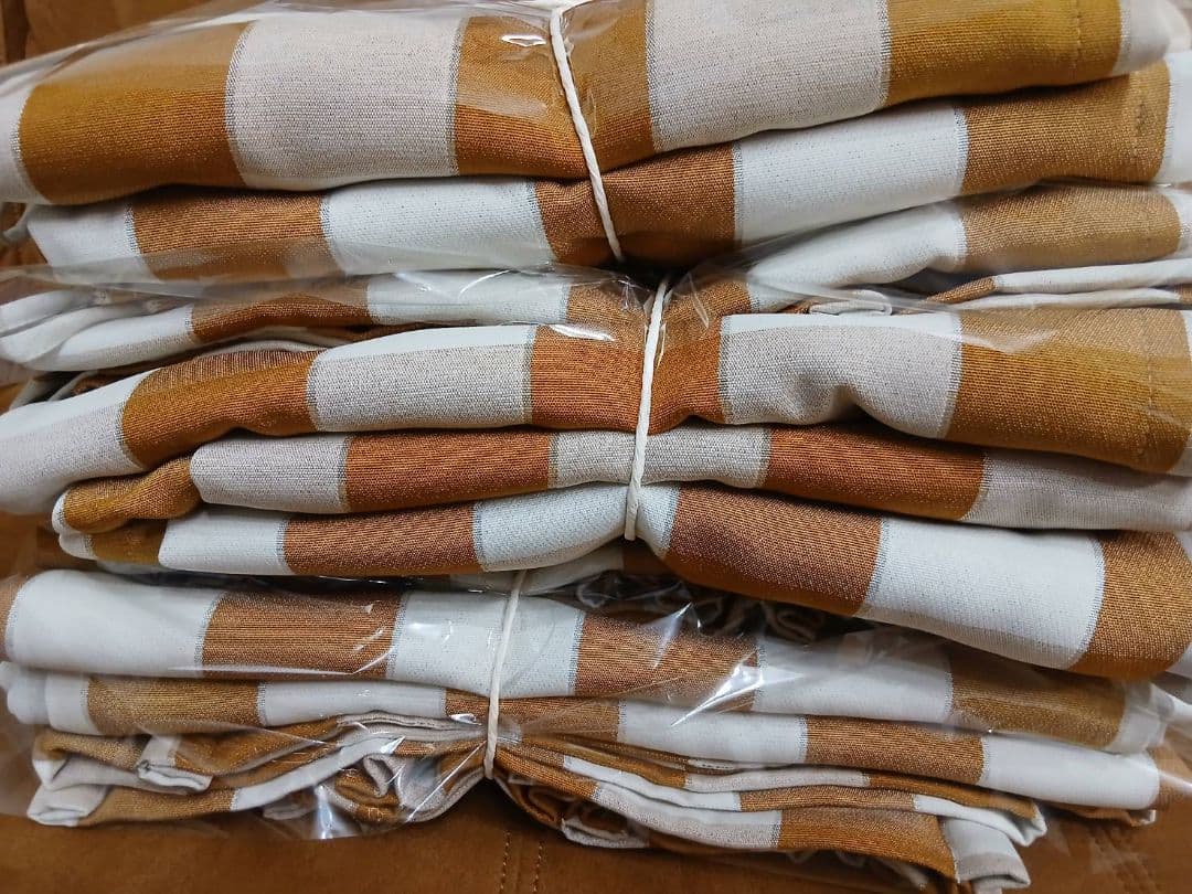 茶系オレンジ色と白のギンガムチェックカーテン