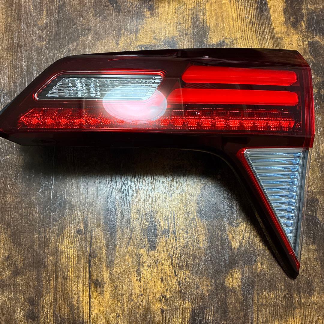 ホンダヴェゼルテールランプセット レッド/クリア