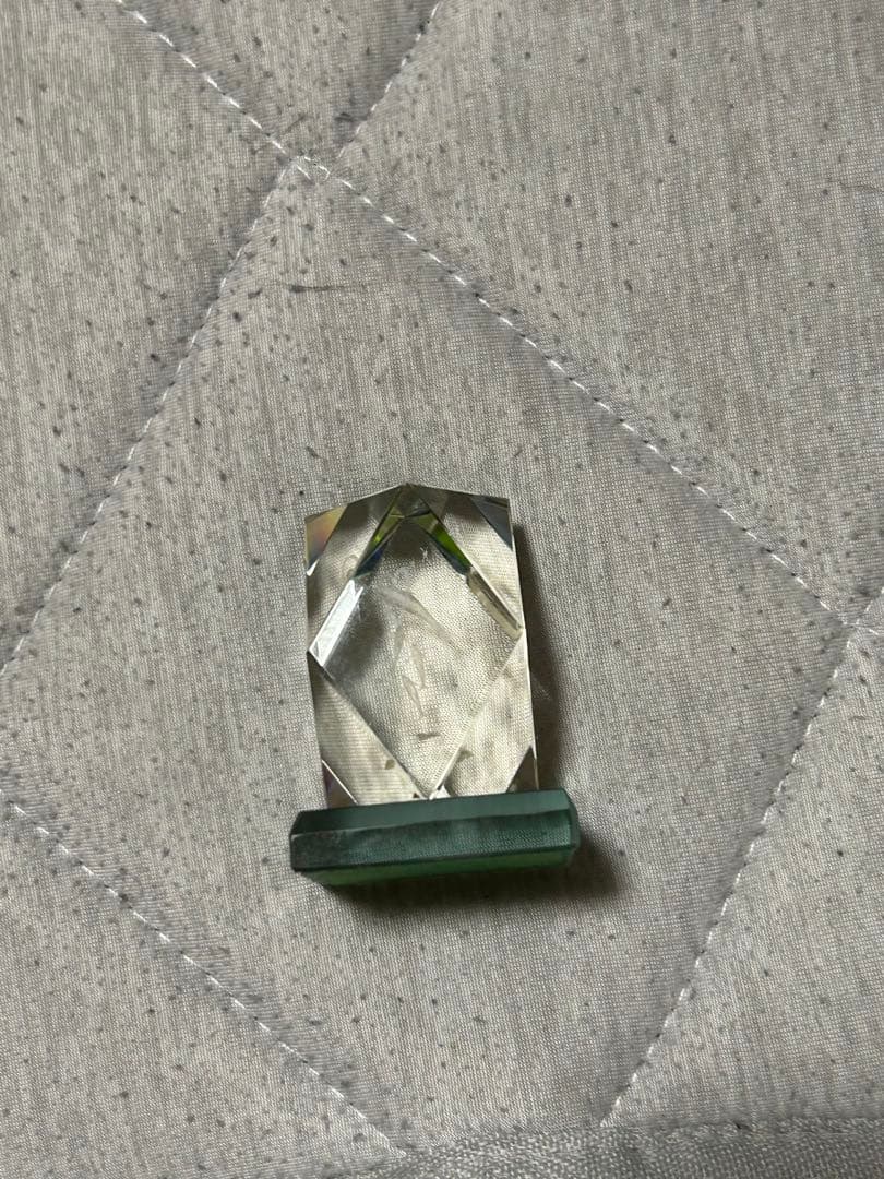 カラフルなクリスタル風置物