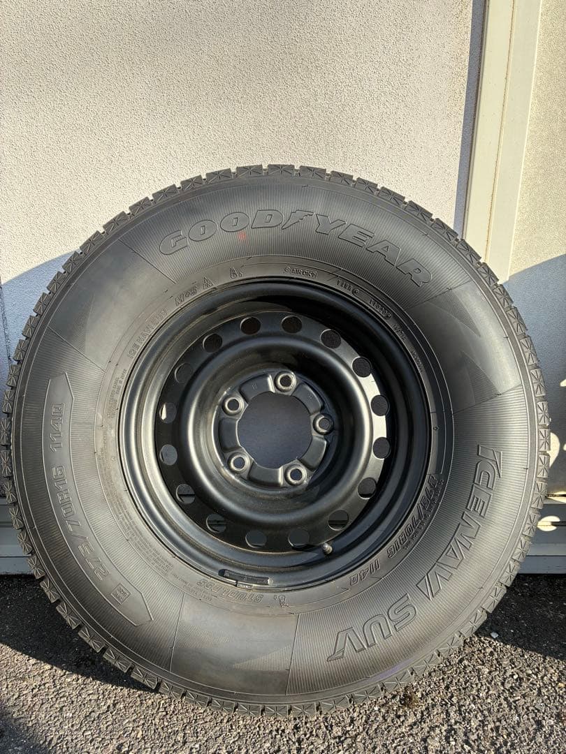 ランクル 100 スタッドレス　275.70.16 送料は着払いでお願いします。