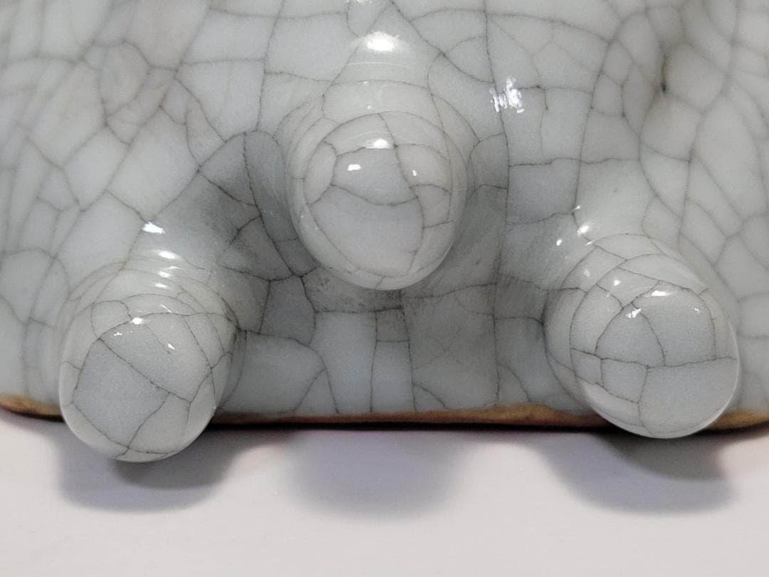 白磁 貫入 三足香炉型 掛花入 明清時代 幅約8.7cm