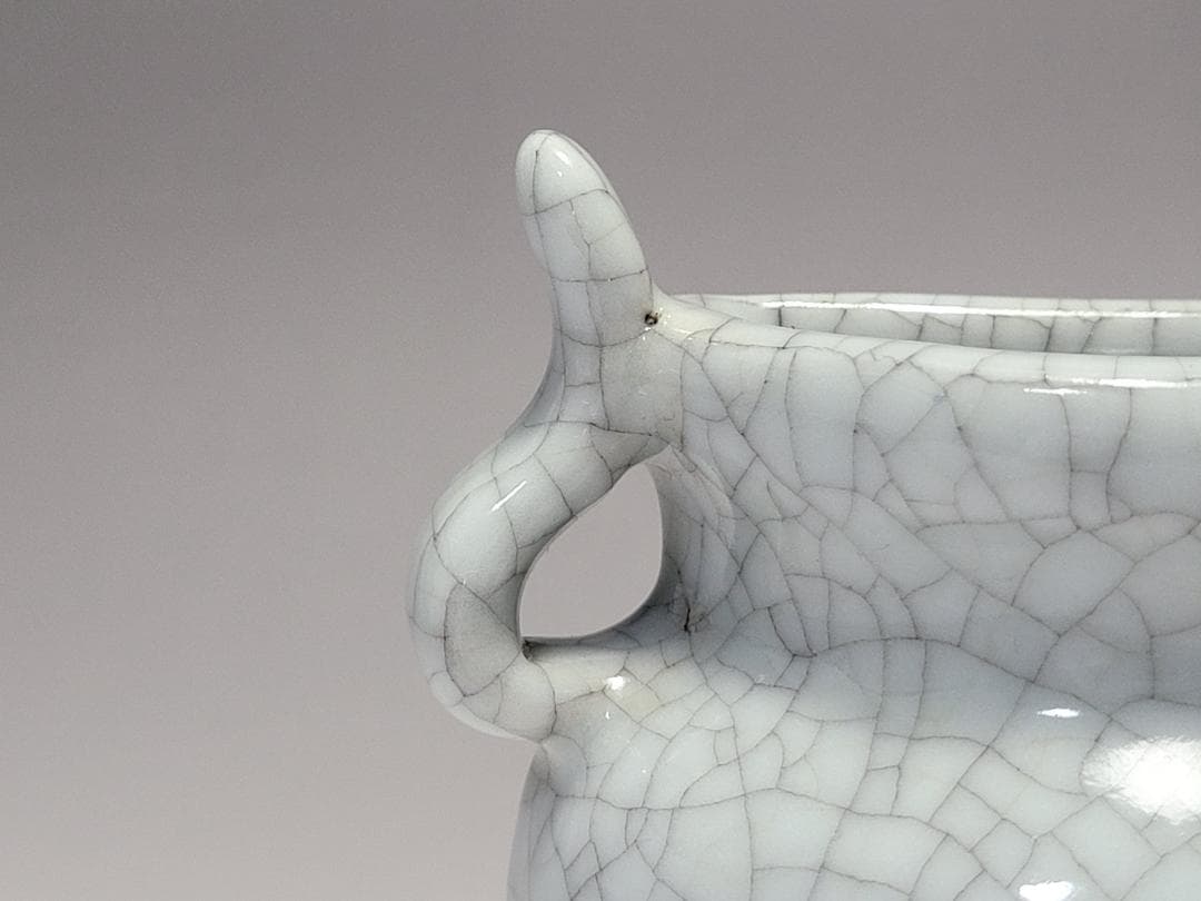 白磁 貫入 三足香炉型 掛花入 明清時代 幅約8.7cm