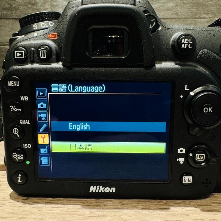 Nikon ニコンD7200 ボディ 純正充電器ほか シャッター回数894回