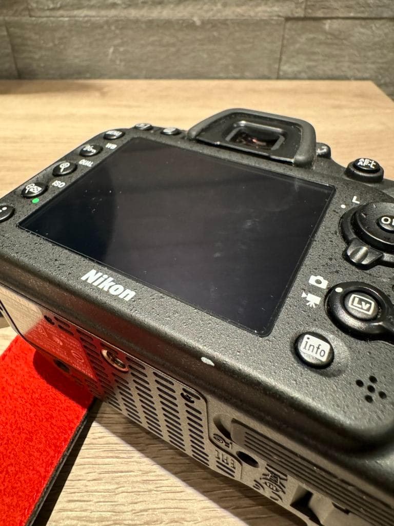 Nikon ニコンD7200 ボディ 純正充電器ほか シャッター回数894回