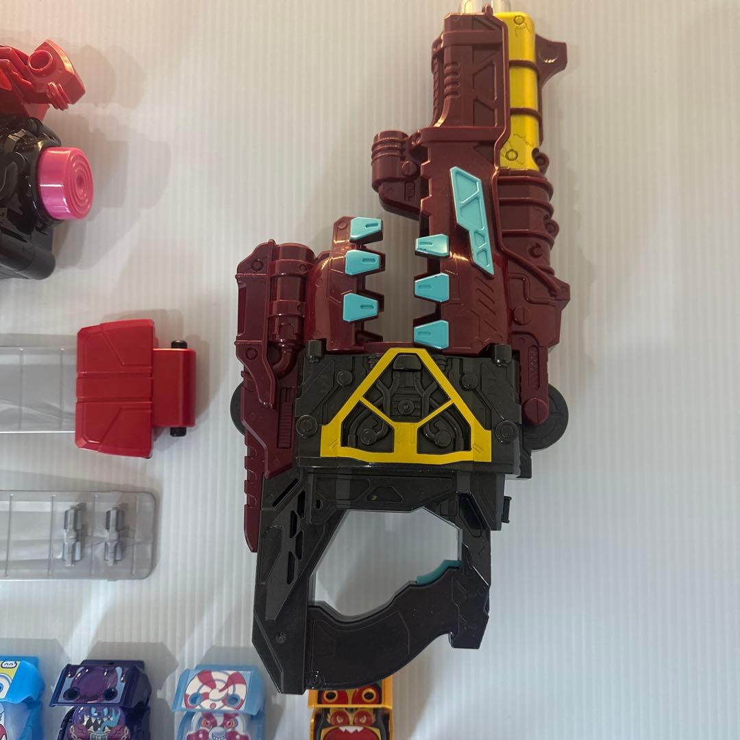 仮面ライダーガヴ　DX変身ベルトガヴ & DX変身銃ベイクマグナム　♫