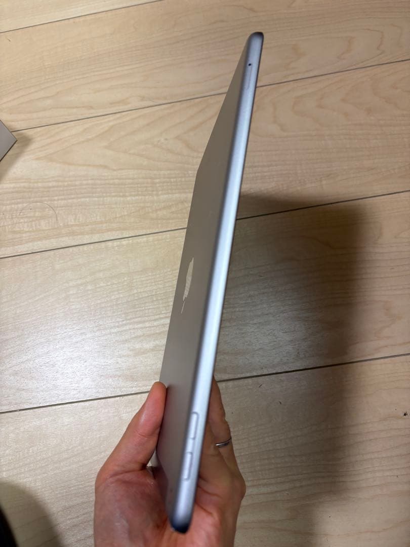 黒*リ様 iPad第6世代 Wi-Fi+Cellularモデル 32GB MR6