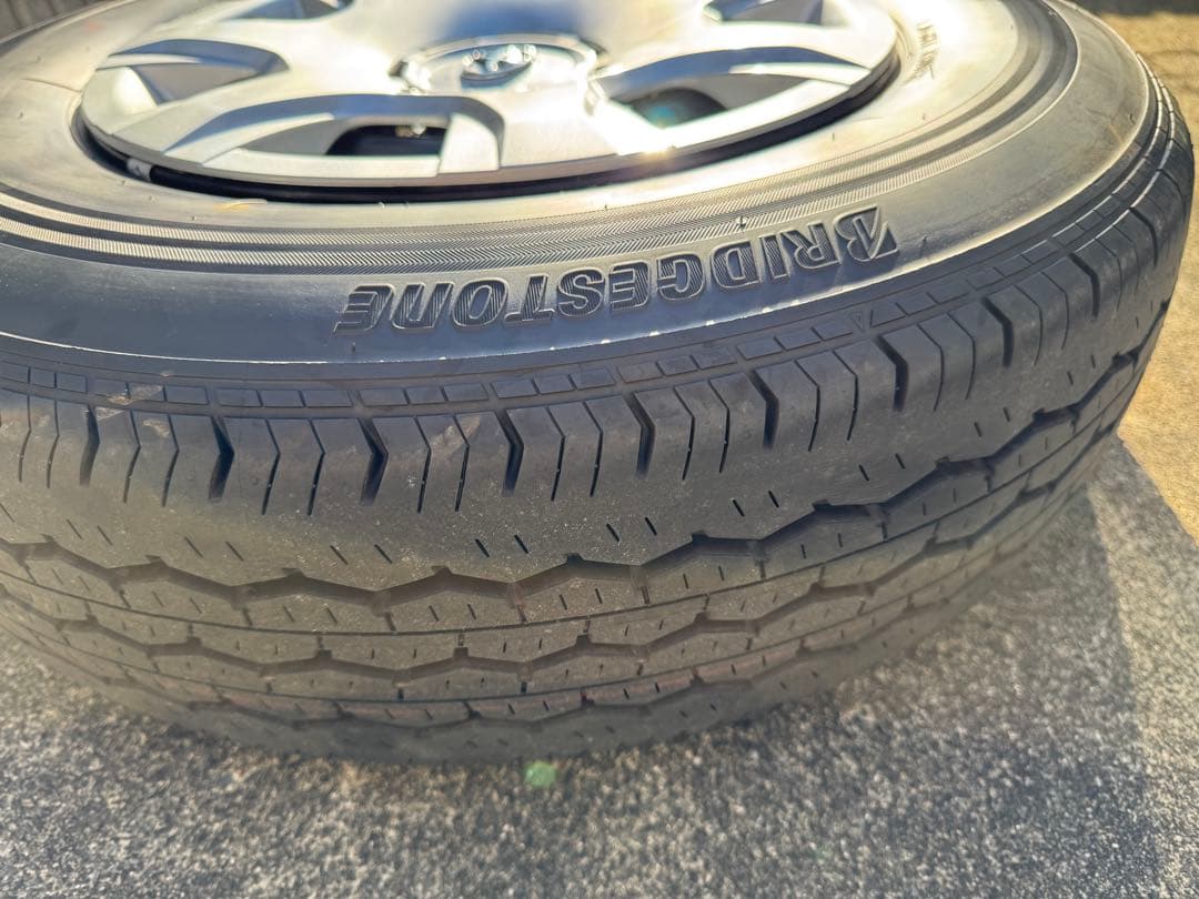 ブリヂストン エコピア　ハイエース純正15インチ タイヤセット5本スペア含む