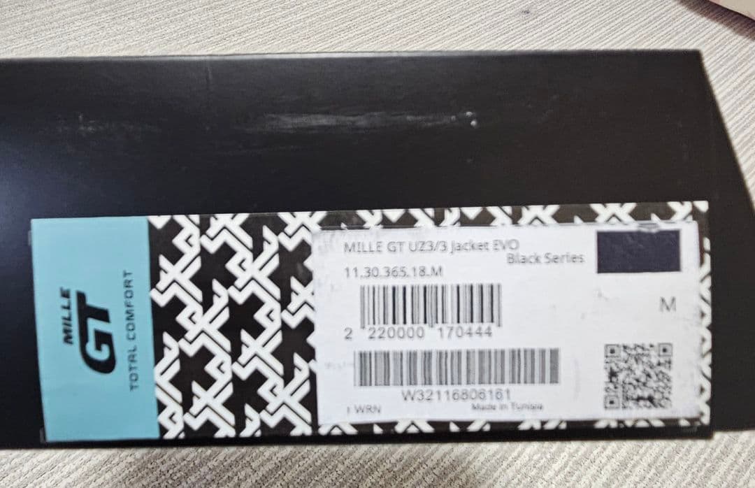 ASSOS Mille GT UZ3/3 サイクルジャケット 黒