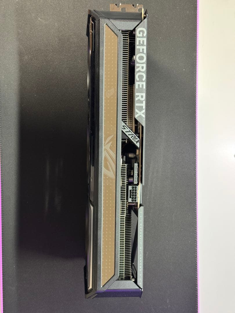 値段限定ASUS ROG STRIX RTX5070 OC 12GB GDDR7