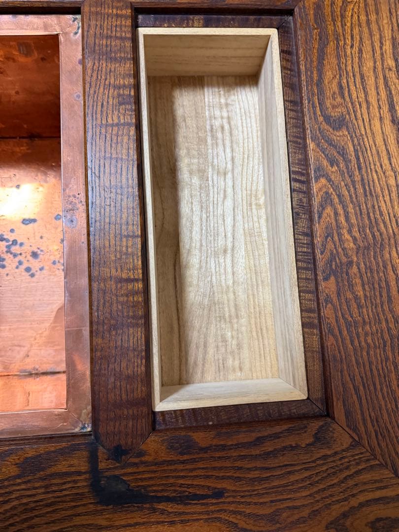 重厚で木目の美しい関西火鉢　長火鉢