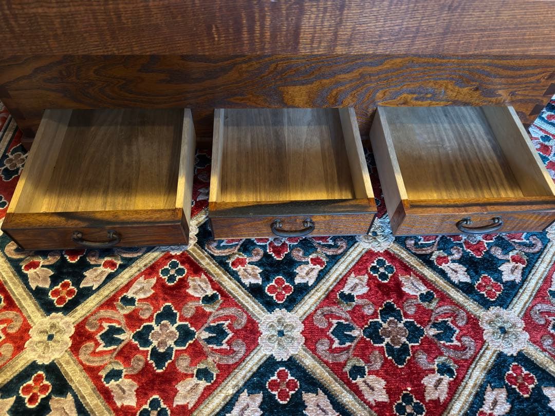 重厚で木目の美しい関西火鉢　長火鉢