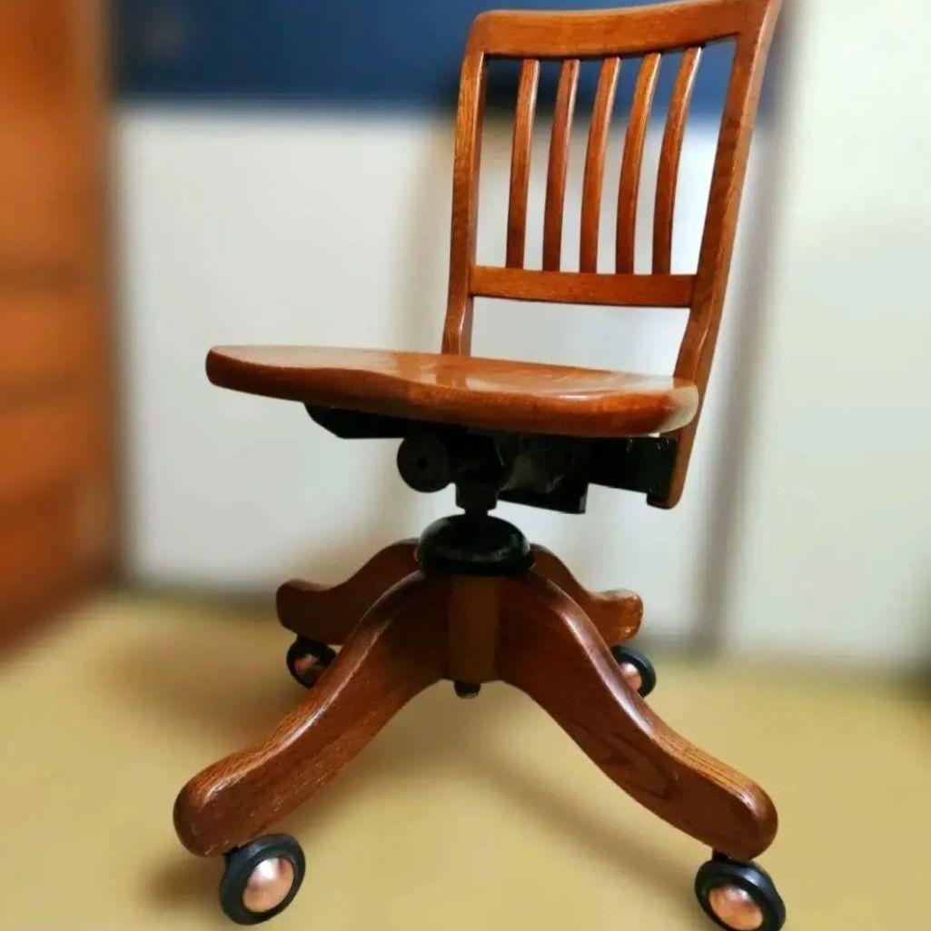 木製キャスター付き 回転式デスクチェア(ムートンチェアパッド付き)
