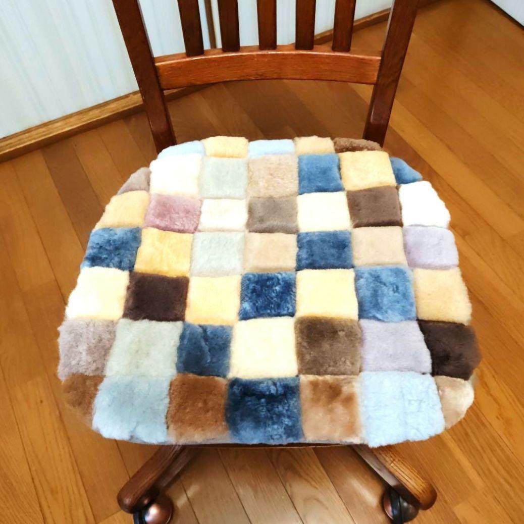 木製キャスター付き 回転式デスクチェア(ムートンチェアパッド付き)