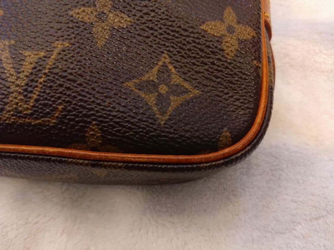LOUIS VUITTON ポシェット