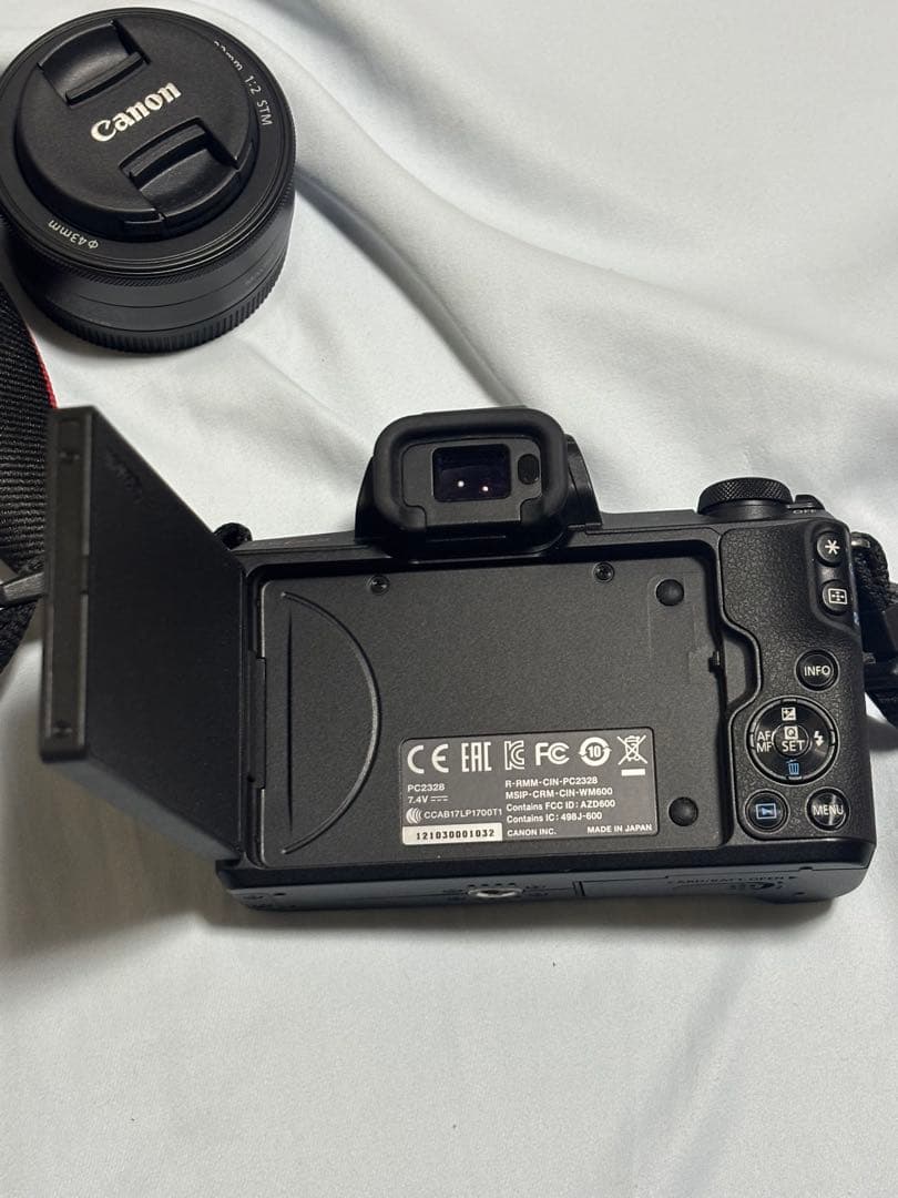 ミラーレス一眼　EOS Kiss M ダブルレンズキット