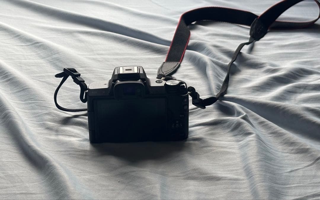 ミラーレス一眼　EOS Kiss M ダブルレンズキット