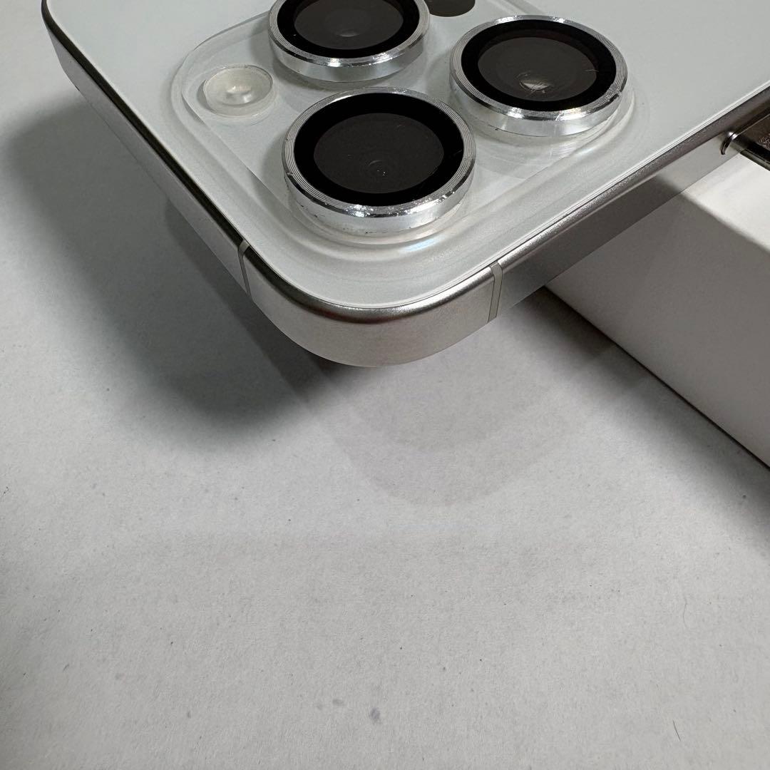 Apple iPhone 15 Pro ホワイトチタニウム　128GB本体