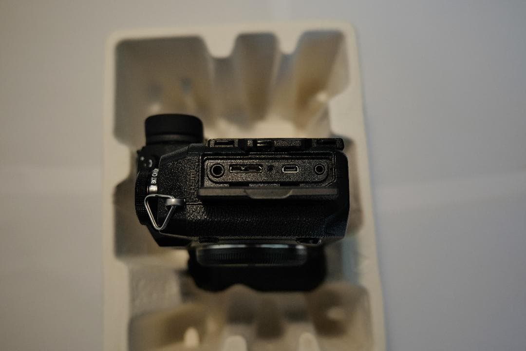 富士フィルム X-H1ボデイと縦電源グリップ キットとバッテリー4個付属(美品)