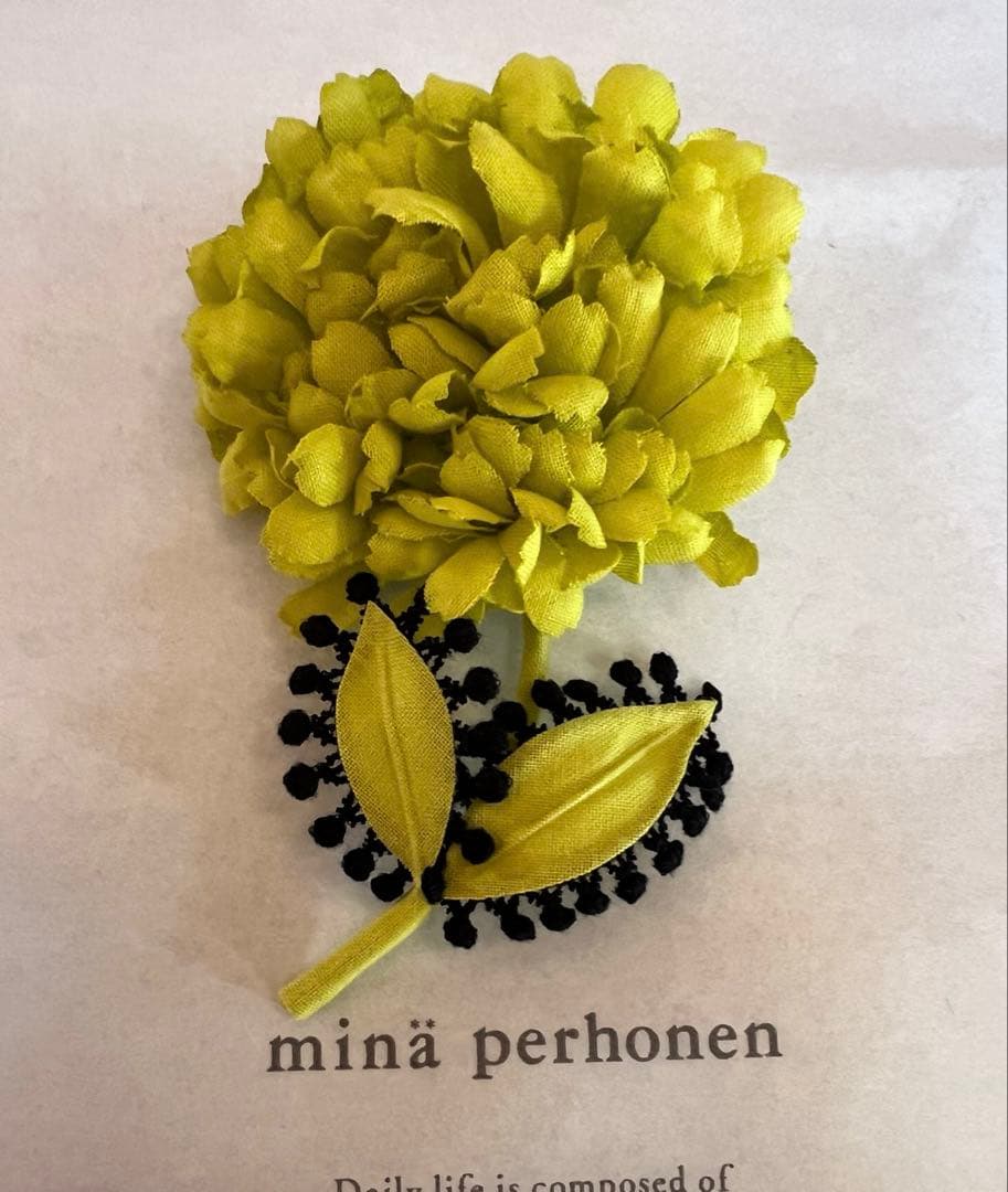 ミナペルホネン　コサージュ