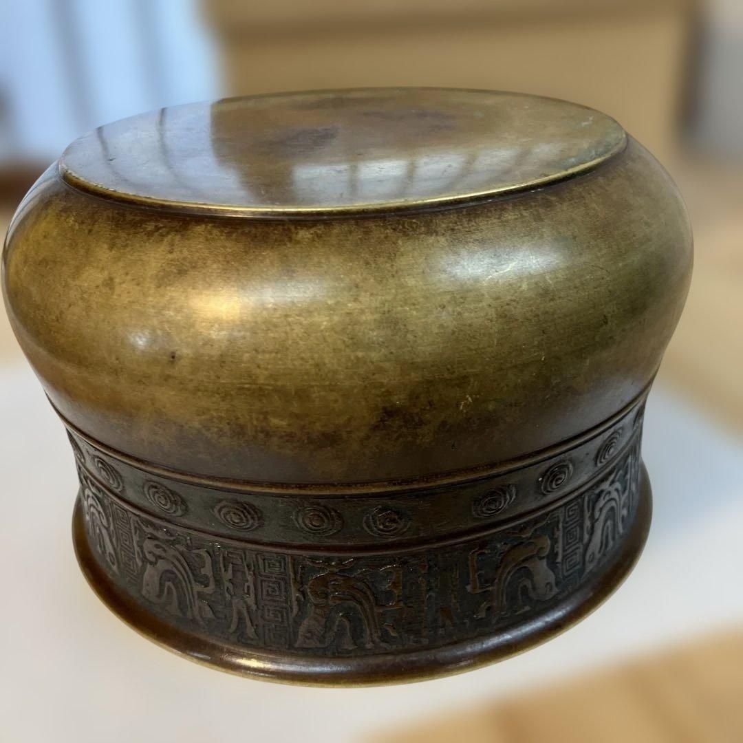 茶道具　建水　真鍮製(胴体外側に力強い文様あり)　紙箱　N326K