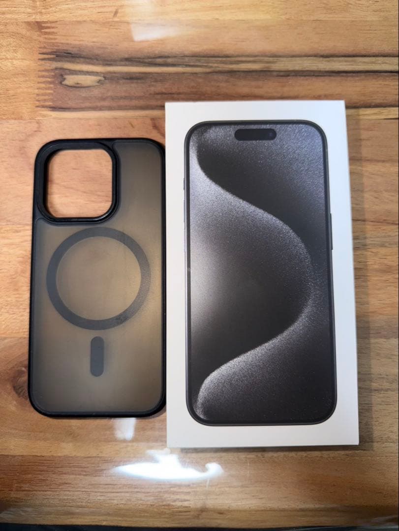 iPhone15Pro 128GB ブラックチタニウム　ケース付き