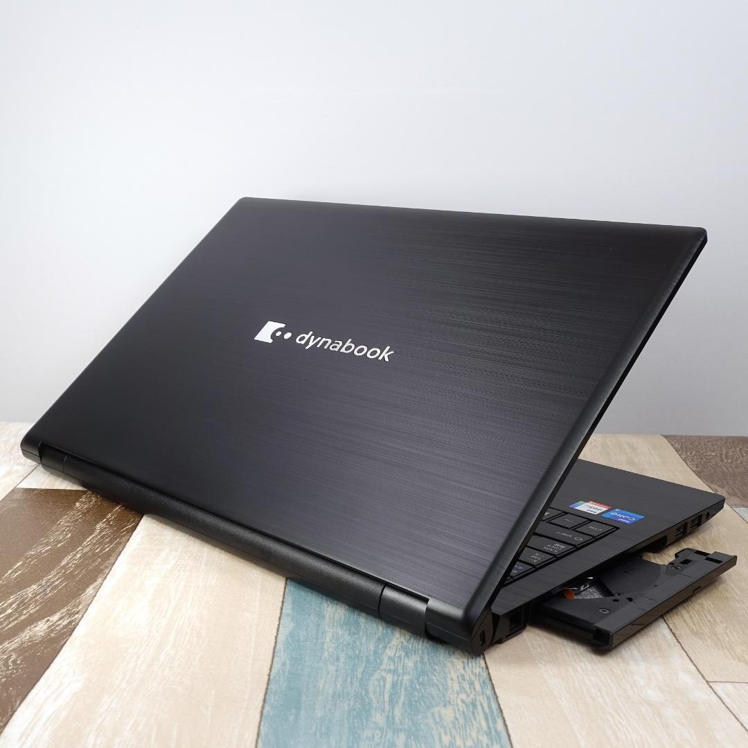 極美品で神速の２０２１年モデル✨１１世代コアｉ５に超高速ＳＳＤ＆大容量メモリ搭載