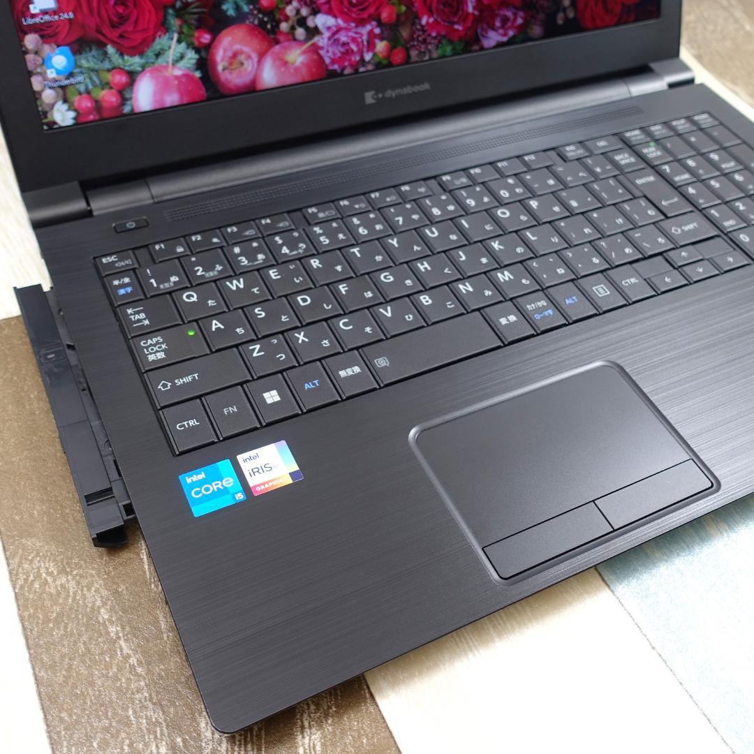 極美品で神速の２０２１年モデル✨１１世代コアｉ５に超高速ＳＳＤ＆大容量メモリ搭載
