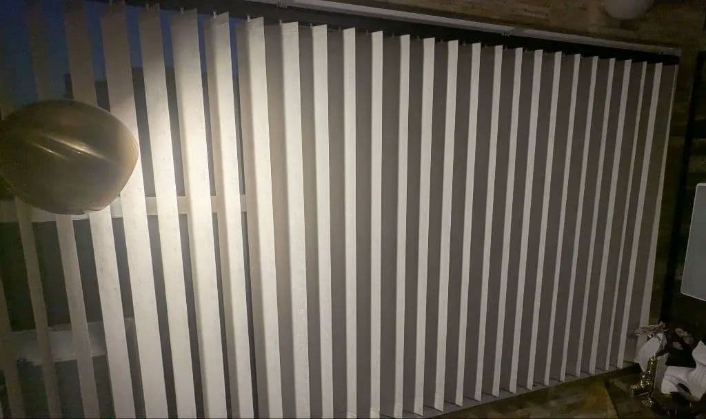 ニチベイ アルペジオ バーチカルブラインド、レールなし／スラットのみ、29枚