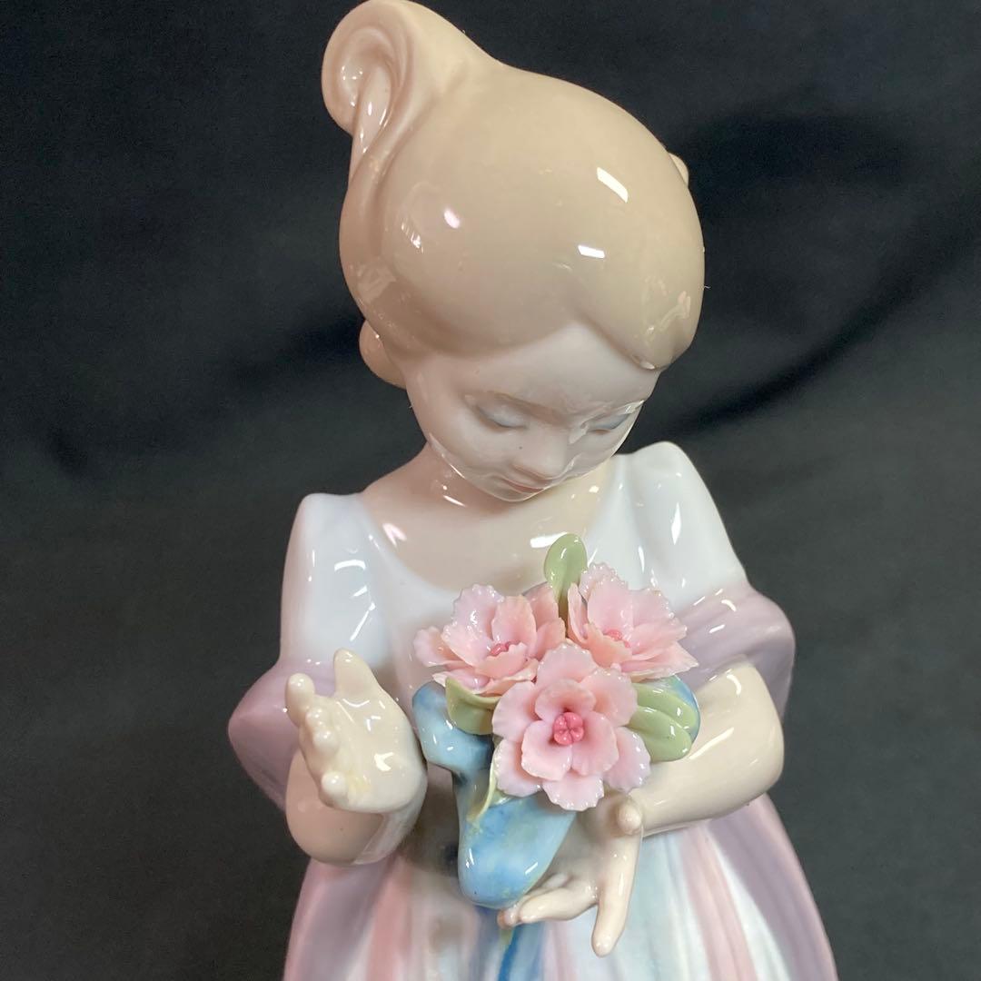 絶版【美品】リヤドロ LLADRO 8151 花束を抱えて