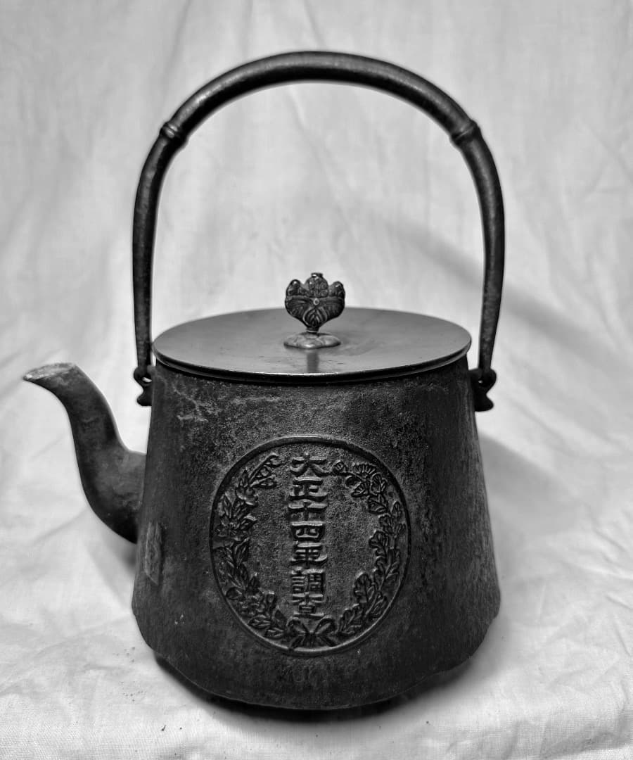 大正鉄瓶・南部「厳鷲堂」鉄瓶・銅蓋・銀摘み・銀篏注ぎ口