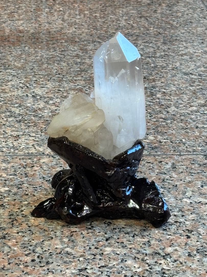 インド産　うっすらピンククォーツ　クラスター　太いポイント　1195g