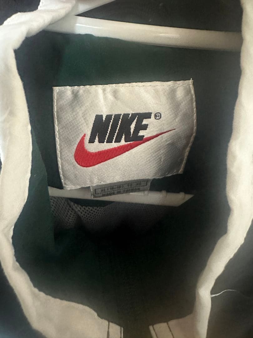 希少モデル　Nike ナイロンジャケット ブラック/ホワイト/グリーン　白タグ