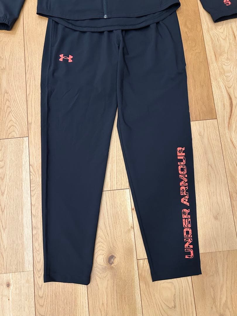 UNDER ARMOUR ブラックジャージ上下セット　セットアップ　Lサイズ