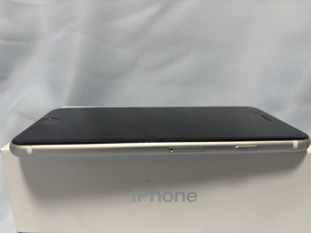 Apple iPhone SE (第2世代) ホワイト本体　SIMロック解除済み