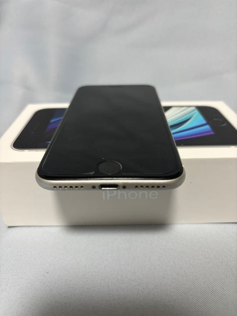 Apple iPhone SE (第2世代) ホワイト本体　SIMロック解除済み