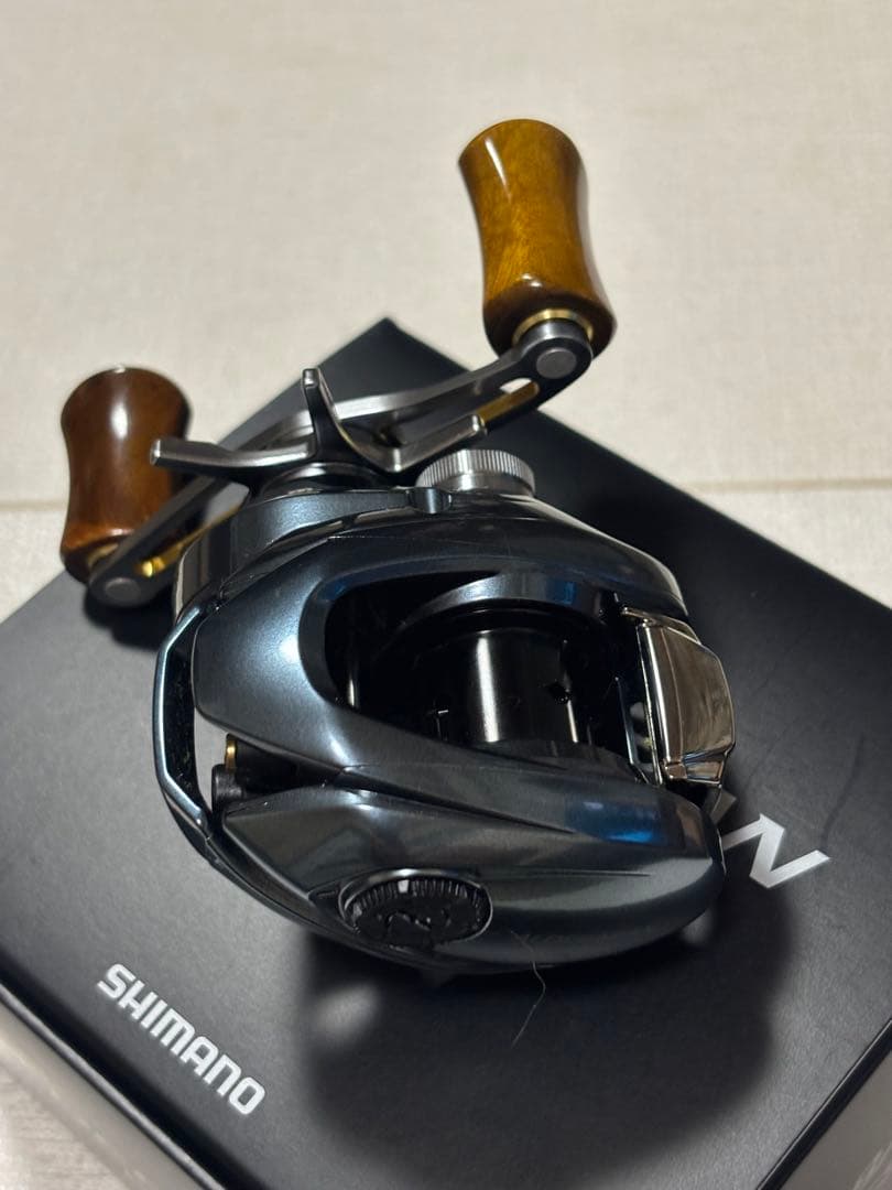 シマノ 22アルデバランBFS HG アベイルスプール付 ハンドルウッドノブ付