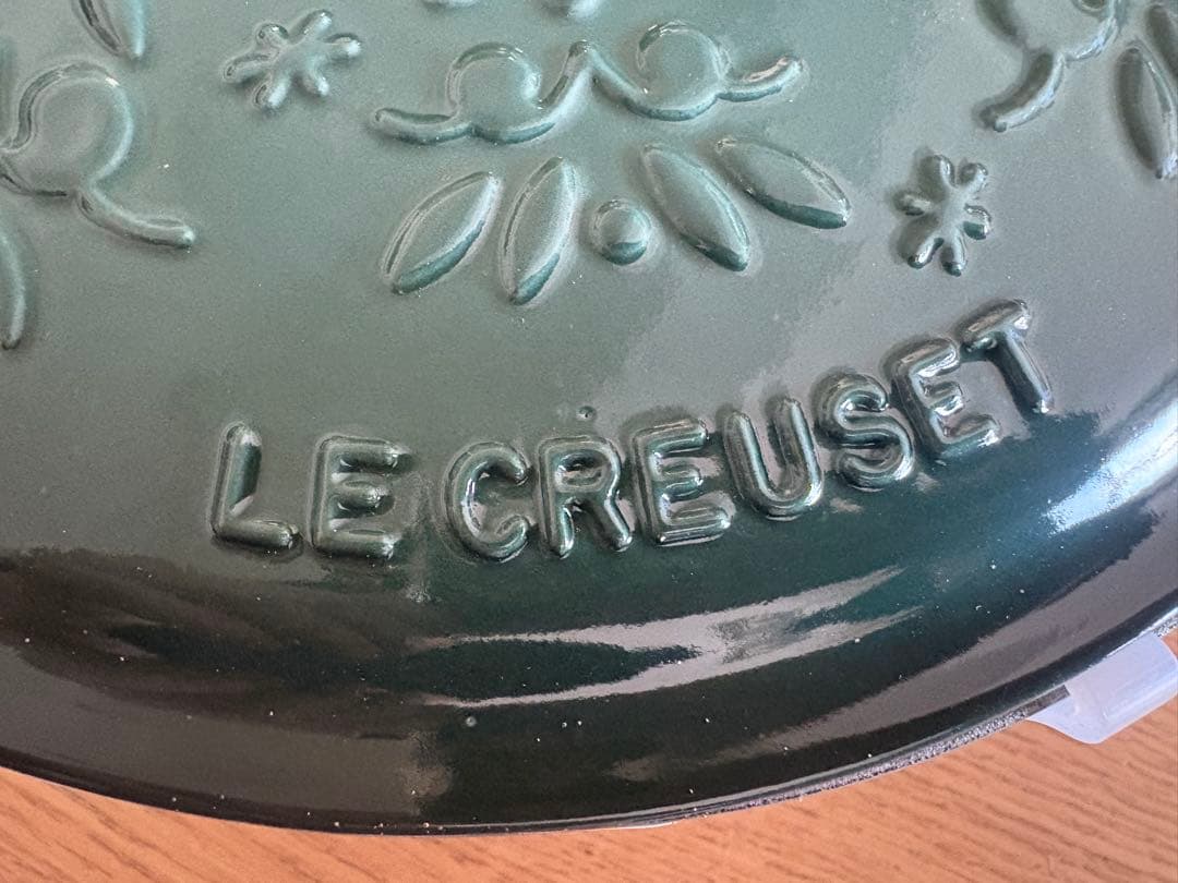 LE CREUSETクルーゼシグニチャー ココットロンドノエルレリーフ24cm