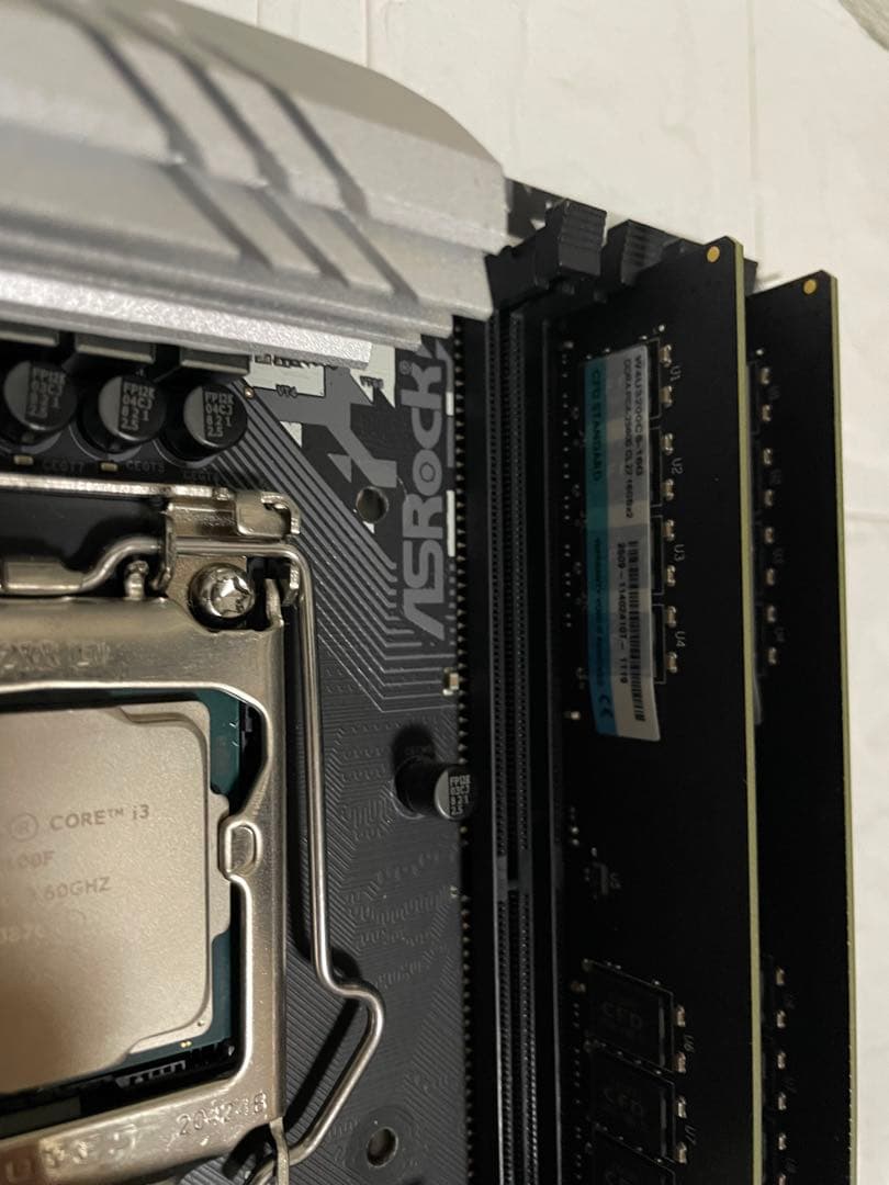 故障品 z490 steel legend i3 10100F 32GB