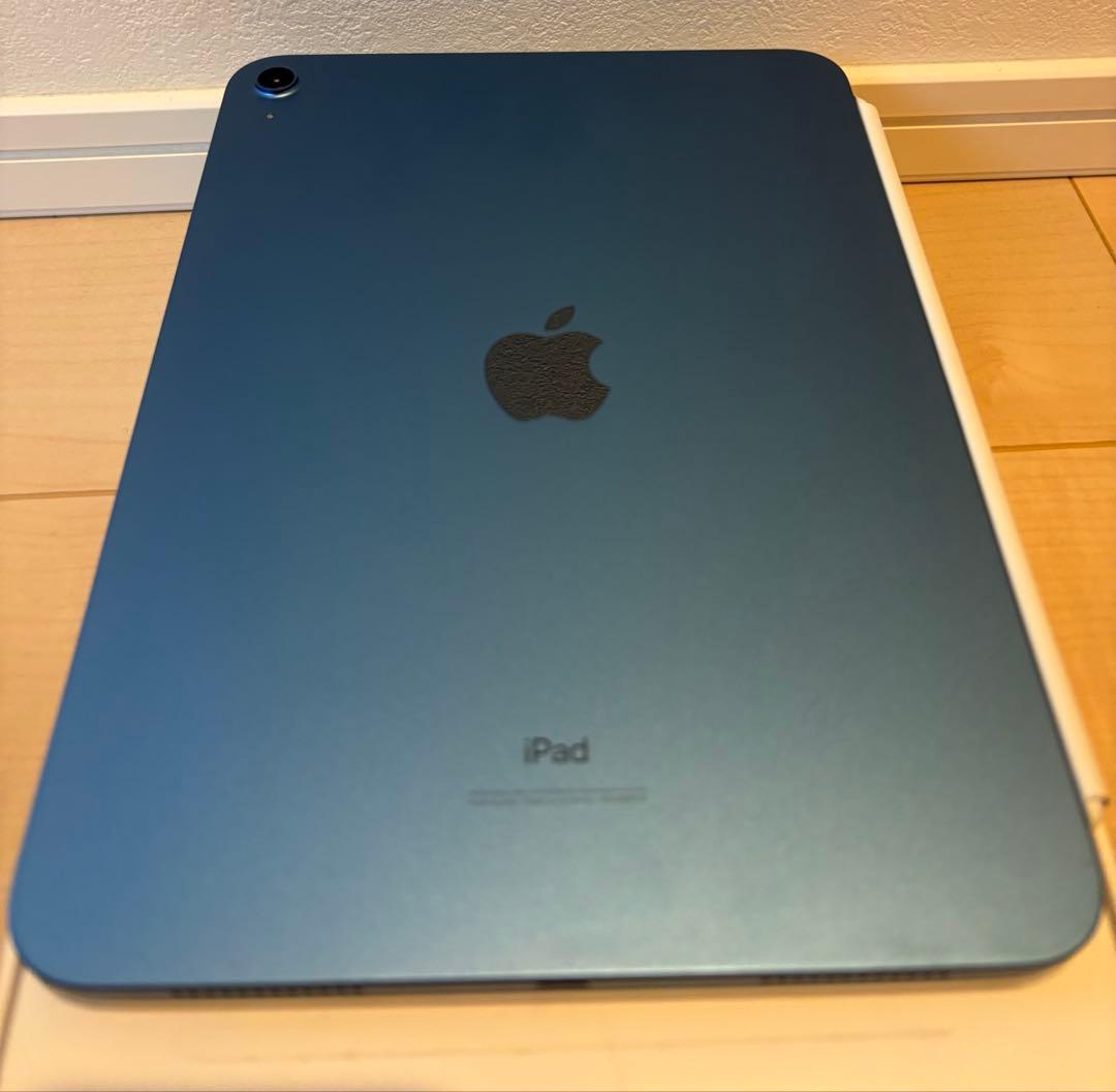Apple iPad 第10世代 本体 ブルー (アップル純正キーボード付き⭐️)