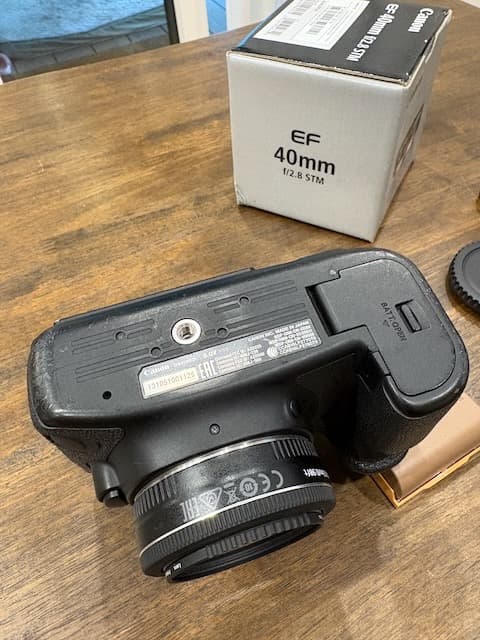 Canon EOS 6D Mark II + EF 40mm f/2.8 レンズ