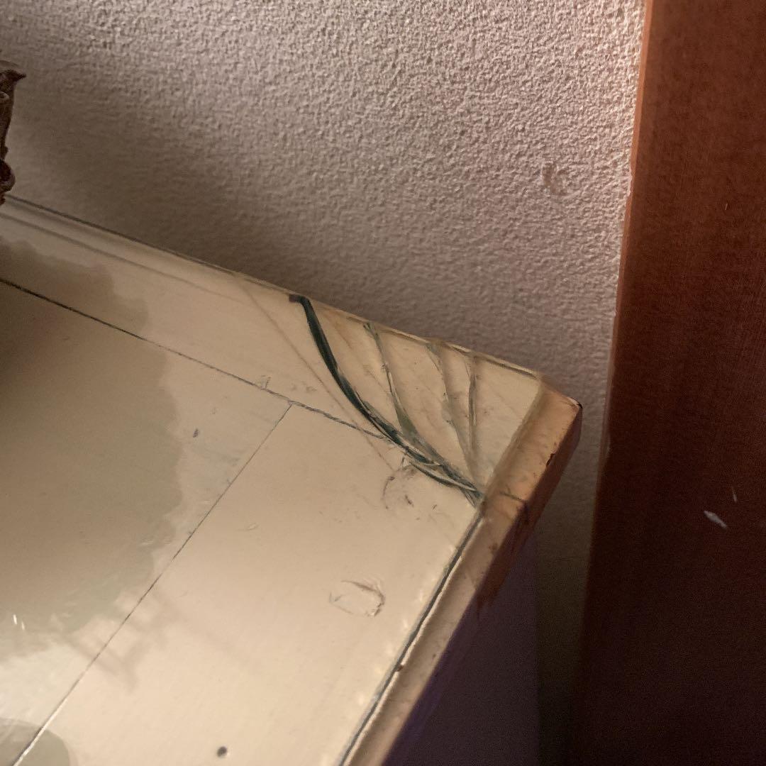 チェストアンティークの棚