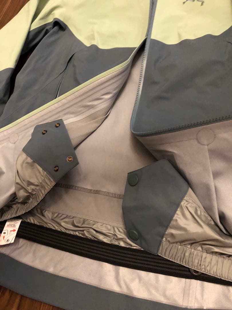 アークテリクス　レディース　M (男性S) スキー　スノボ　ジャケット