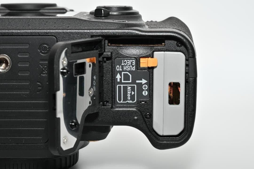 限定 Nikon Df Gold Edition 50mm f1.8レンズキット