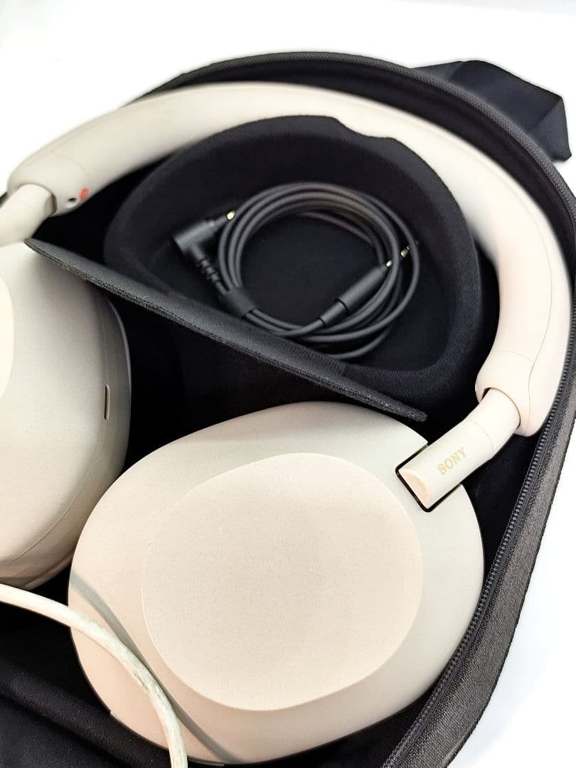 ソニーWH-1000XM5ワイヤレスヘッドホン　中古品