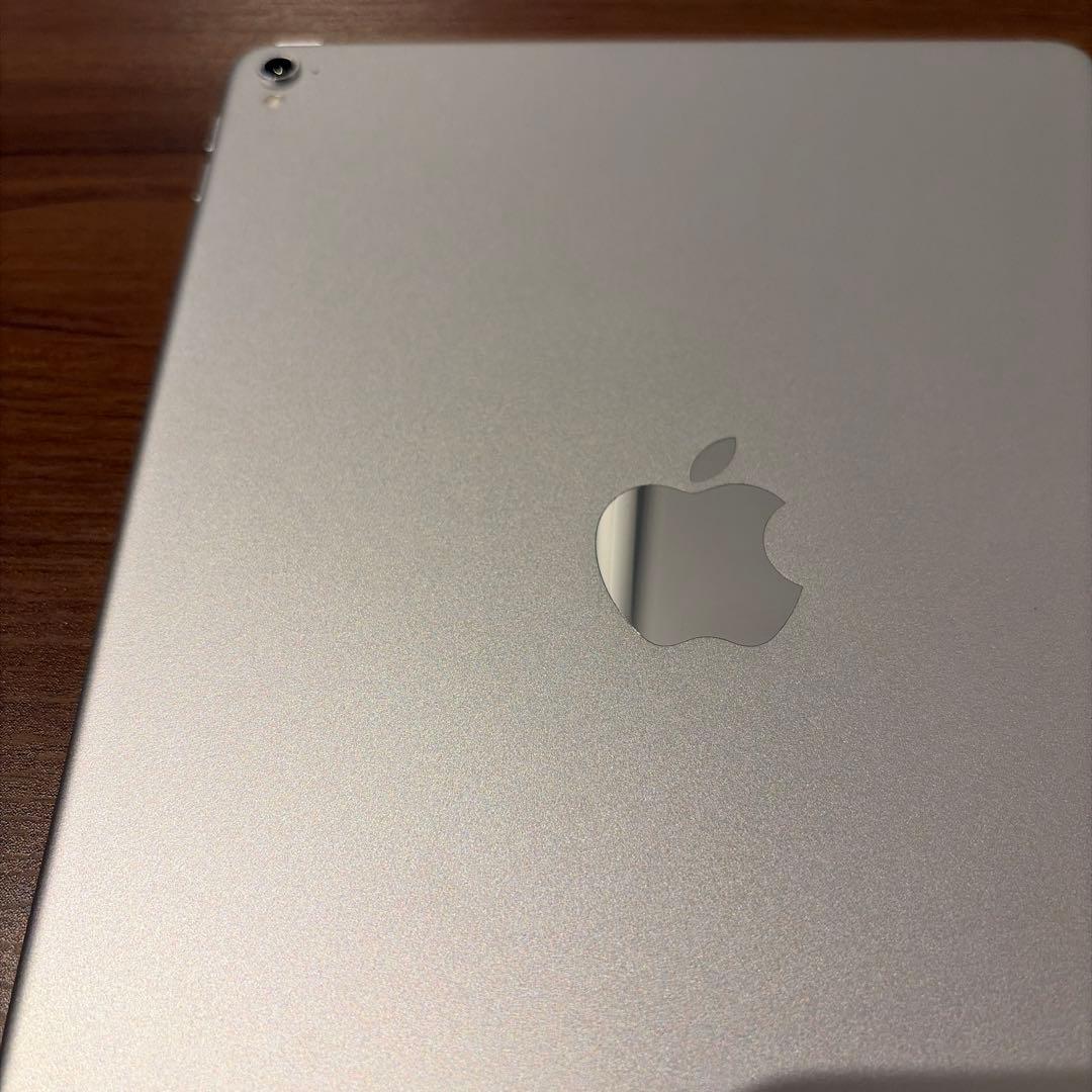 シルバー iPad 本体 9.7インチ 128GB ブラック カバー付き