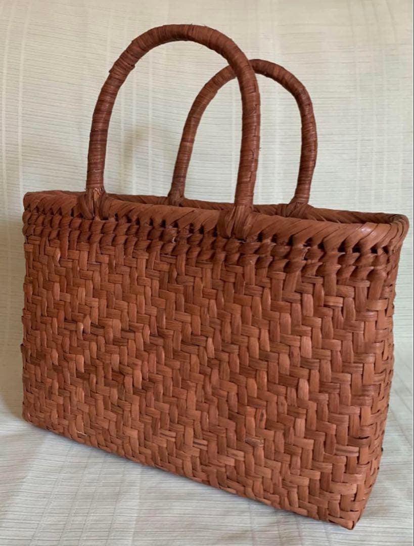 新入荷 新品 未使用品　長野産　職人手編み　網代編み　山葡萄籠バッグ